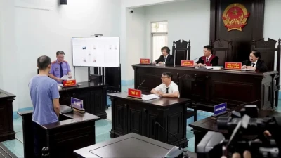 Từ ngày 01/8/2026: Không được tự ý mang điện thoại, laptop vào phòng xử án